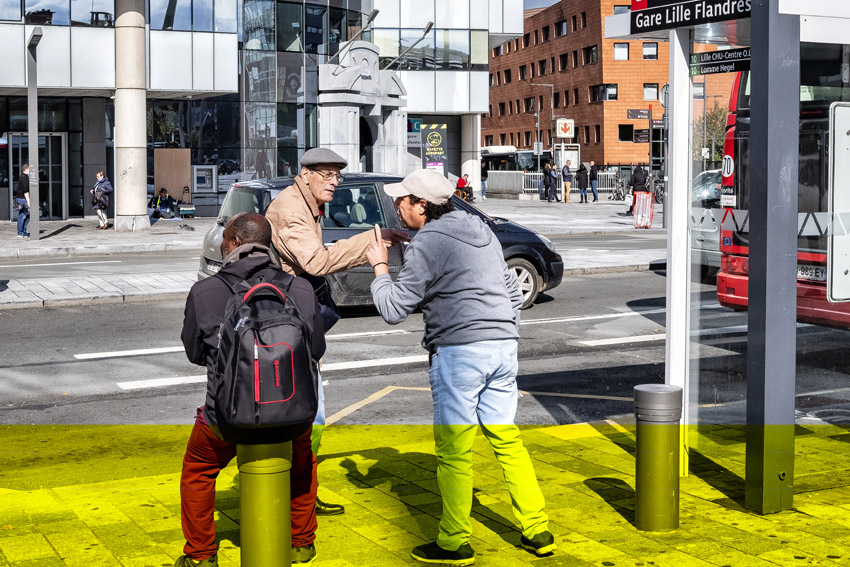 STRAATFOTOGRAFIE  De vrijheid van kijken, luisteren, voelen en slenteren.  Mijn plezier zit in het vastleggen van ‘gewone’ momenten met een verhalend karakter. Soms raadselachtig, grappig of ernstig. Het lijkt de waarheid maar is het niet. Het is de interpretatie van jou (en mij) van een moment van de werkelijkheid.